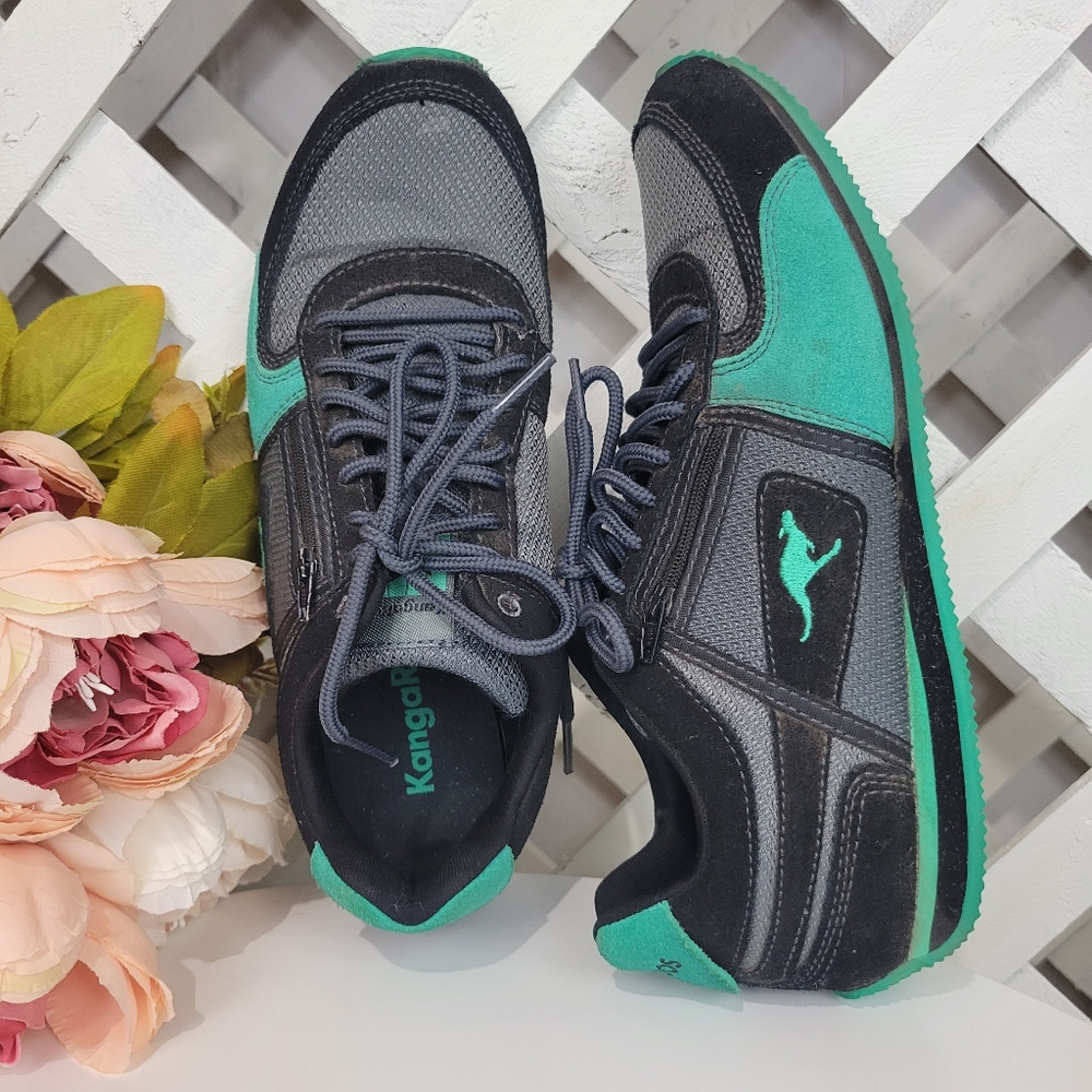 KangoROOS Green and Black Magnolia Leather Sneakers Size 7.5